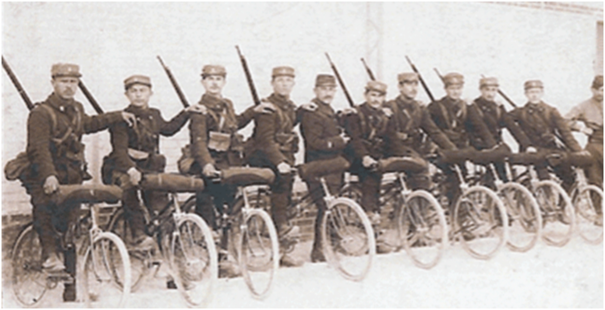 Groupe Cycliste pendant la Guerre 1914-1918 - 