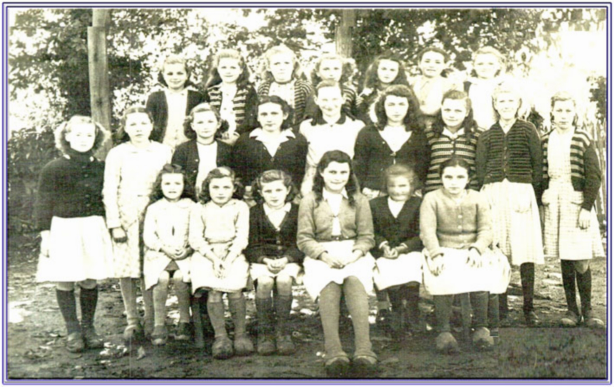 Groupe Scolaire vers 1953, Ecole Sainte –Thérèse - Histoire de Glénac Groupe Scolaire vers 1953, Ecole Sainte –Thérèse -