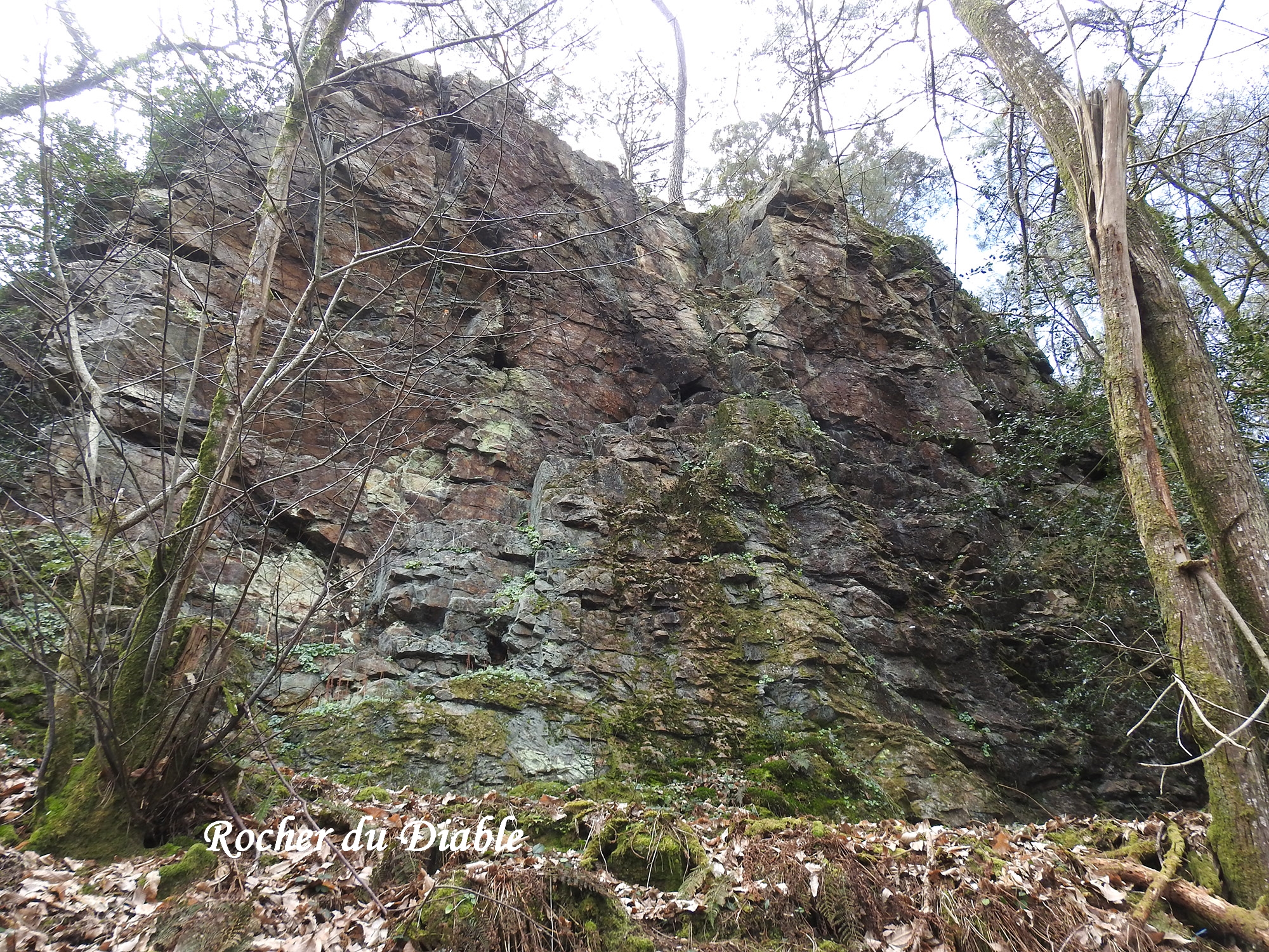 Rocher du diable - Histoire de Glénac Rocher du Diable